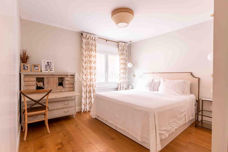 Foto 61d4c135-d94e-4b88-96c9-d3c5c429f168. Ático  de lujo totalmente reformado con terraza, garaje y trastero junto al parque de maría luisa y plaza de españa, en el porvenir en Sevilla