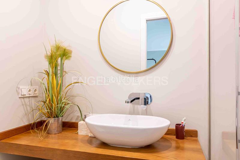 Foto aea44efb-a0a1-4a66-857b-0dbc0dcd8c44. Ático  de lujo totalmente reformado con terraza, garaje y trastero junto al parque de maría luisa y plaza de españa, en el porvenir en Sevilla