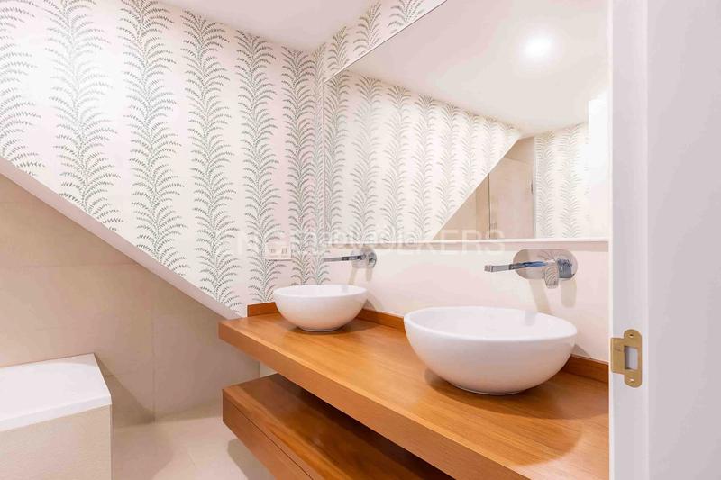 Foto c92fce03-a740-46c5-830c-a57e4ab03103. Ático  de lujo totalmente reformado con terraza, garaje y trastero junto al parque de maría luisa y plaza de españa, en el porvenir en Sevilla