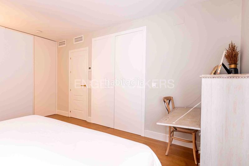 Foto d8315d8c-8458-4ef1-acdf-19610a74dd41. Ático  de lujo totalmente reformado con terraza, garaje y trastero junto al parque de maría luisa y plaza de españa, en el porvenir en Sevilla