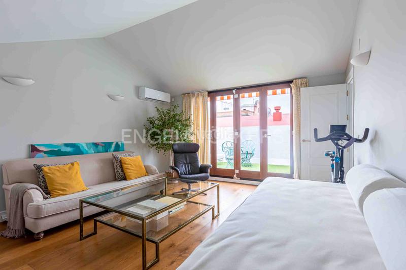 Foto e7511e60-3e91-4afd-b1ab-1bec7fcc2614. Ático  de lujo totalmente reformado con terraza, garaje y trastero junto al parque de maría luisa y plaza de españa, en el porvenir en Sevilla