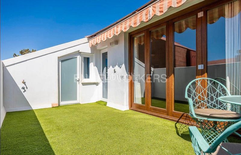 Foto e8f6d603-0051-4e1e-aecb-88ce1ab372b6. Ático  de lujo totalmente reformado con terraza, garaje y trastero junto al parque de maría luisa y plaza de españa, en el porvenir en Sevilla