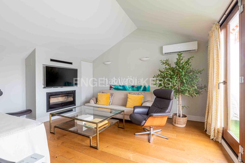 Foto fbc7fd63-0e6e-4252-b74b-5c2c5a9159cb. Ático  de lujo totalmente reformado con terraza, garaje y trastero junto al parque de maría luisa y plaza de españa, en el porvenir en Sevilla