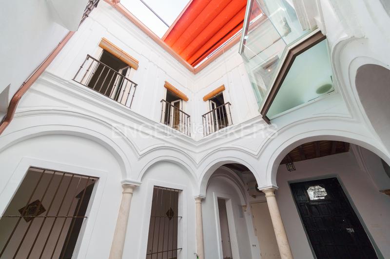 Foto 87f6e945-8b56-4254-85b0-d2217906bd36. Casa elegancia clásica en sanlúcar majestuosa casa histórica con patio privado en Sanlúcar de Barrameda
