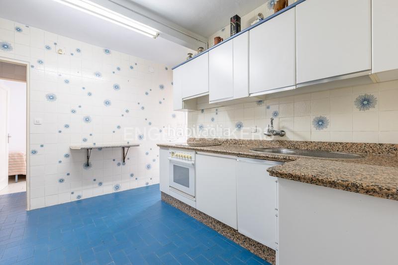 Foto 50b4a6b0-f98d-475f-914e-43bed761b0e1. Apartament amb calefacció a Barrio del Nervión Sevilla