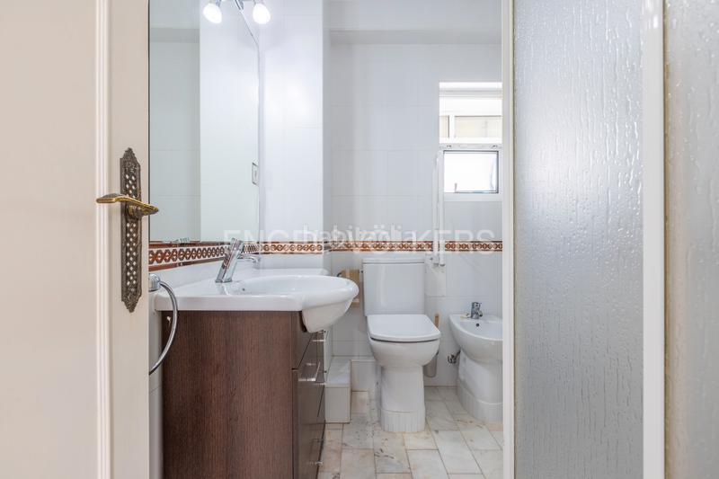 Foto c3c79c5a-2b57-4ff4-83ee-a4f13f8bd89a. Apartament amb calefacció a Barrio del Nervión Sevilla