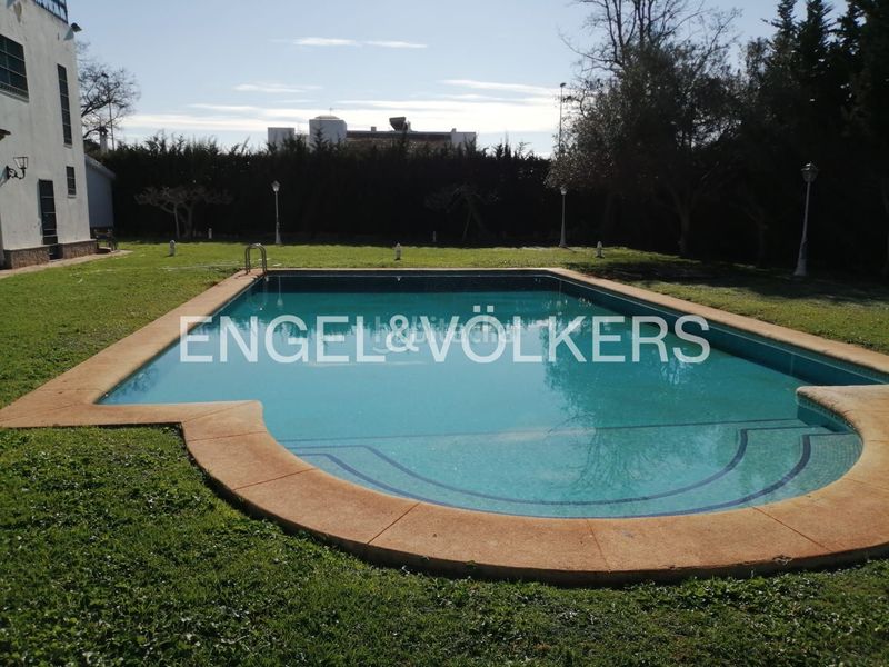 Foto 9e5a72fd-83d8-4a41-9620-c46ada7ffc4f. Casa amb calefacció piscina a Parque Atlántico - Ronda este Jerez de la Frontera