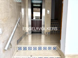 Alquiler Apartamento en Alfalfa - Santa Cruz. Encantador piso amueblado con balcón totalmente reformado en ple