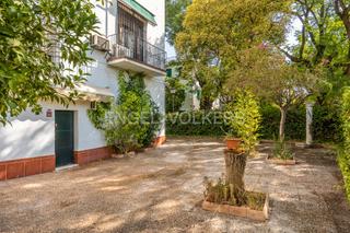 Casa en Heliópolis. Majestuosa casa regionalista para rehabilitar con potencial infi