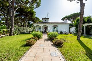 Maison à La Barrosa. Encantadora villa andaluza a unos pasos del atlántico