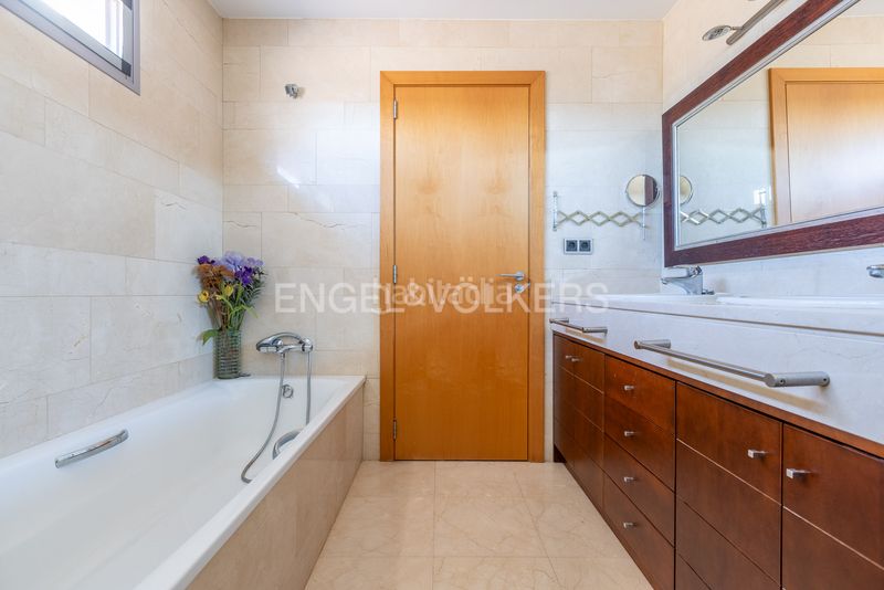 Foto bab558ff-d29c-4d48-a490-efe5059e385a. Casa adossada amb calefacció aparcament a Oromana Alcalá de Guadaira