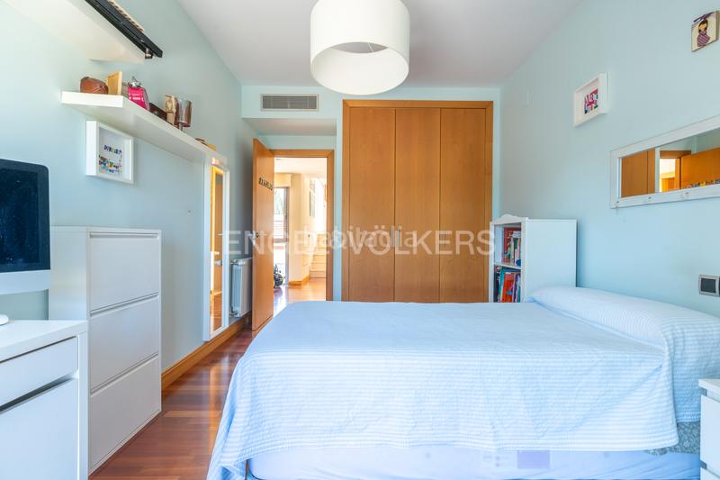 Foto f5d448a3-10bc-48ea-8980-d0dc77a1e917. Casa a schiera con riscaldamento parcheggio in Oromana Alcalá de Guadaira