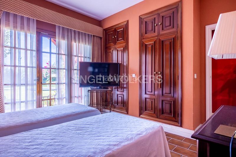 Foto 30562eab-f445-418d-9ced-087c650c24b8. Haus mit heizung parking pool in La Motilla - Fuente del Rey Dos Hermanas