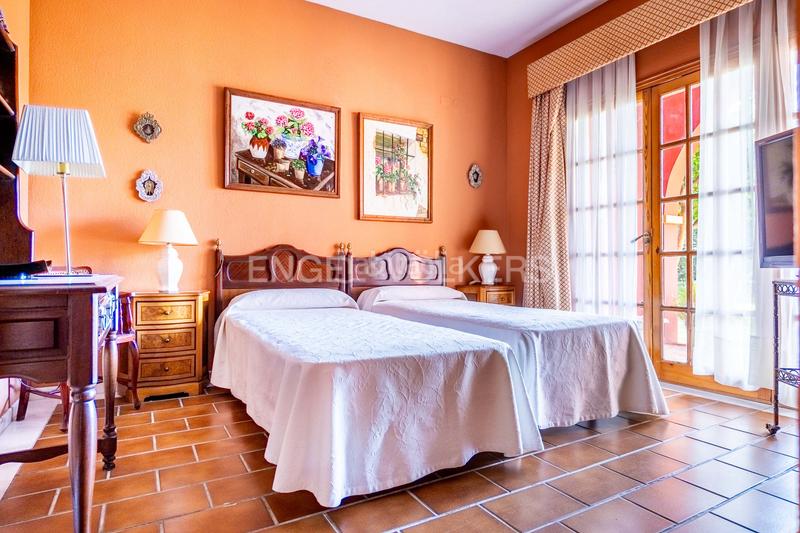 Foto 5d7c81b1-c20d-420d-8481-59146edf797a. Haus mit heizung parking pool in La Motilla - Fuente del Rey Dos Hermanas