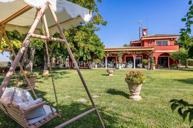 Foto a3ed31bb-a759-440e-9659-1a37836fb9f3. Haus mit heizung parking pool in La Motilla - Fuente del Rey Dos Hermanas