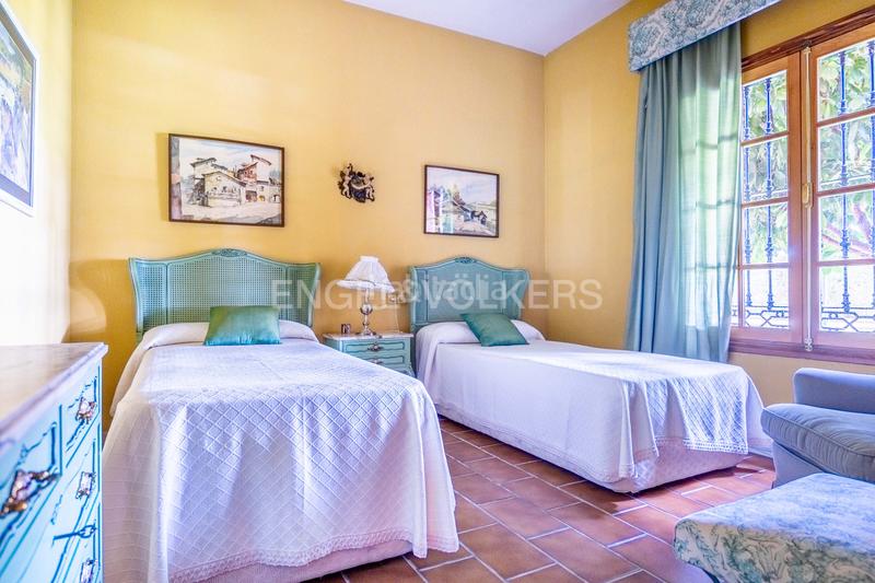 Foto b2c1e598-cd28-4888-8f4c-c36120a827f0. Haus mit heizung parking pool in La Motilla - Fuente del Rey Dos Hermanas