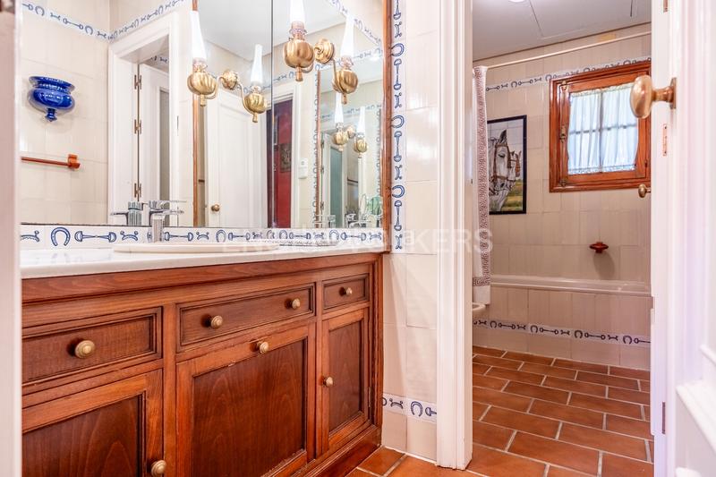 Foto b3803860-8dd4-4fac-8574-29e486206d66. Haus mit heizung parking pool in La Motilla - Fuente del Rey Dos Hermanas