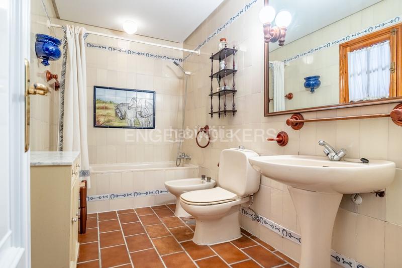 Foto c4f9ef59-3063-47ef-a2bd-224f80b7276e. Haus mit heizung parking pool in La Motilla - Fuente del Rey Dos Hermanas