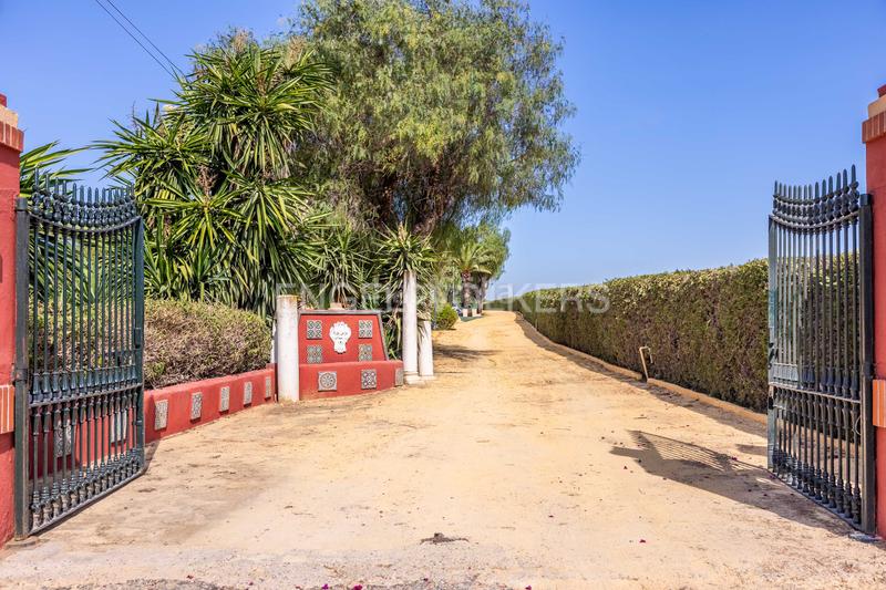 Foto fc1f3c2a-f76c-434a-aaf8-7705aad9bca4. Haus mit heizung parking pool in La Motilla - Fuente del Rey Dos Hermanas