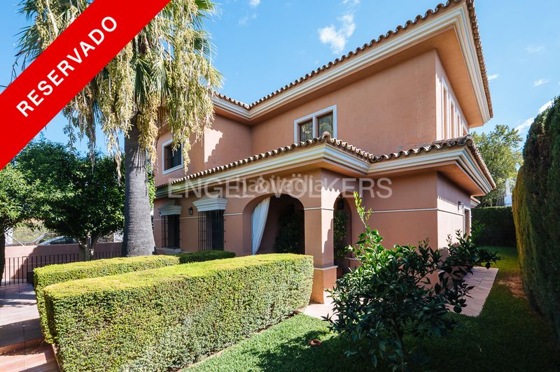 Foto 182a143d-4d4c-453a-b451-0959b68cebc4. Casa con riscaldamento parcheggio piscina in Zona Universitaria Bormujos