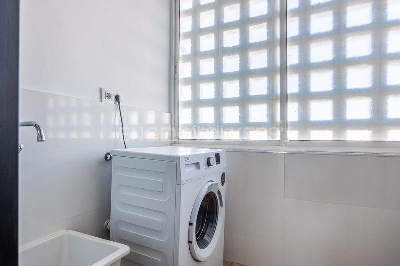 Foto 0117d5d6-7122-4582-a0e2-e81d94019248. Affitto piccolo appartamento con riscaldamento parcheggio piscina in Sevilla