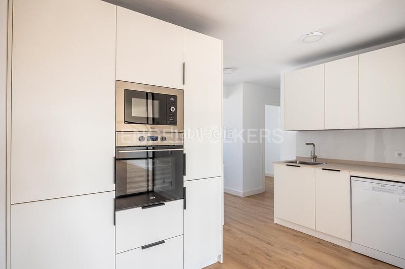 Foto e2dc82c2-bcfc-49d6-becc-0af094850001. Affitto piccolo appartamento con riscaldamento parcheggio piscina in Sevilla