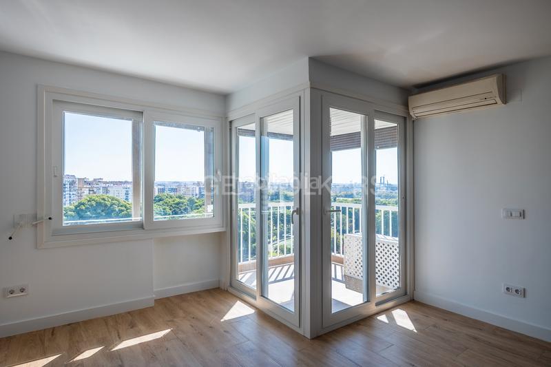 Foto f532cb0a-23f4-4e2b-9fd4-9abca5de6b8b. Affitto piccolo appartamento con riscaldamento parcheggio piscina in Sevilla