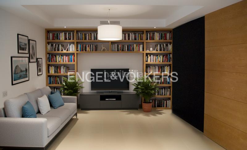 Foto 5e269af6-cc2a-40b6-a5d7-2e217bef2400. Lloguer casa amb calefacció a Barrio del Nervión Sevilla