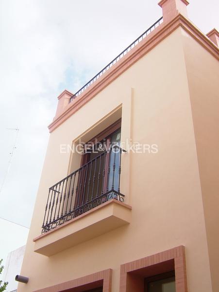 Foto 99a8aad7-9a83-4ee3-88da-242ef7517493. Lloguer casa amb calefacció a Barrio del Nervión Sevilla