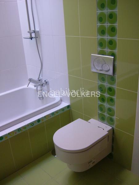 Foto e7716e3e-6843-4516-9a2d-5f2edc28d0db. Lloguer casa amb calefacció a Barrio del Nervión Sevilla