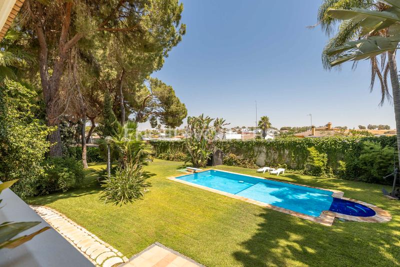 Foto 09948ee4-1438-4738-a1d4-73387bae889c. Casa amb calefacció aparcament piscina a Oromana Alcalá de Guadaira