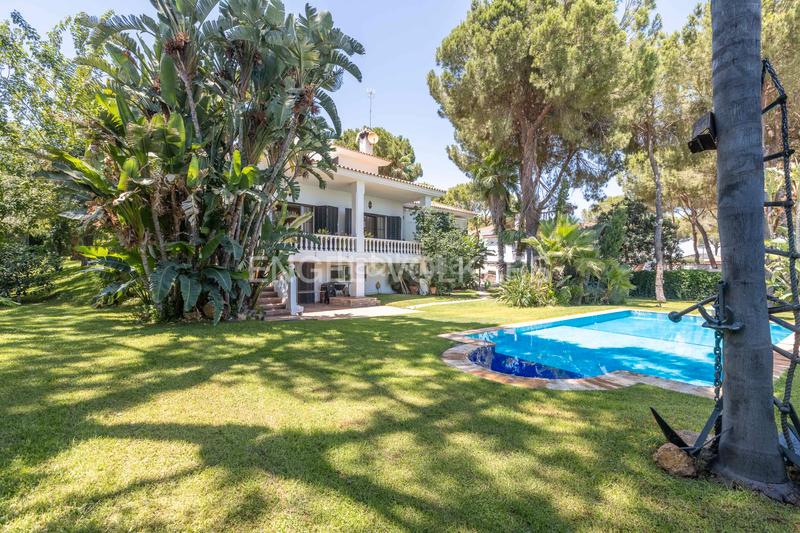 Foto 5e563260-e3c5-45cc-a88f-4f78ac41d7c7. Casa amb calefacció aparcament piscina a Oromana Alcalá de Guadaira