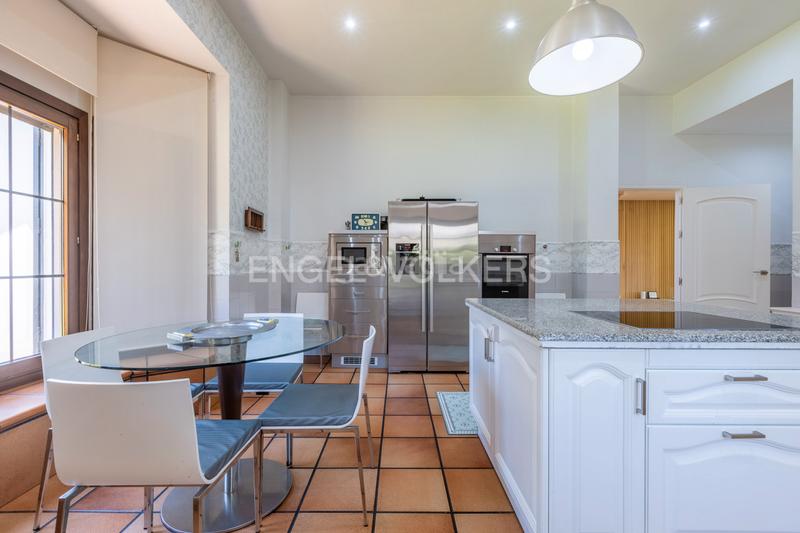 Foto 7a3f9409-c4fd-4c72-b458-13c20c9238d1. Casa amb calefacció aparcament piscina a Oromana Alcalá de Guadaira