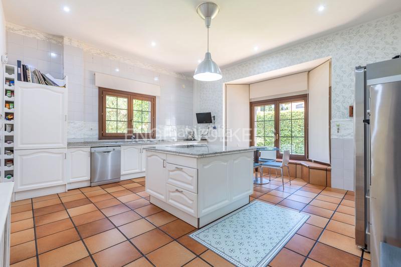 Foto 95ad0bea-f918-478e-9198-4897e726ecc3. Casa amb calefacció aparcament piscina a Oromana Alcalá de Guadaira