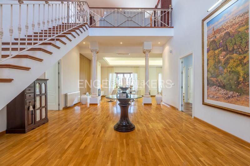 Foto b580a9f3-6189-4619-9228-d0421bdc1242. Casa amb calefacció aparcament piscina a Oromana Alcalá de Guadaira