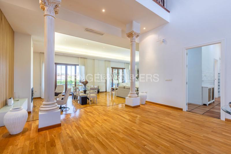 Foto c1b0cb8e-8281-487f-a429-ea0c7e069576. Casa amb calefacció aparcament piscina a Oromana Alcalá de Guadaira