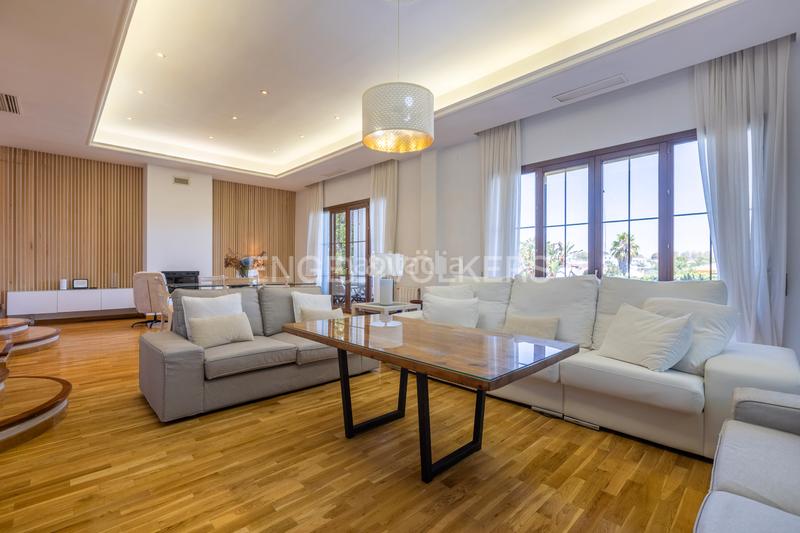 Foto fe34e5d7-edcf-4f46-a0d5-7ad1e9648077. Casa amb calefacció aparcament piscina a Oromana Alcalá de Guadaira