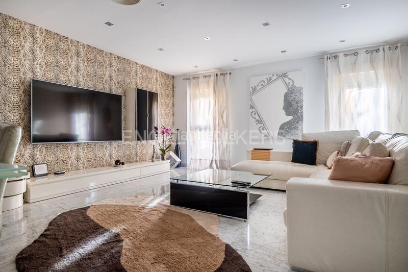 Foto 157cf34c-b25f-4f77-add1-87df4272281a. Apartament amb calefacció aparcament a Barrio del Nervión Sevilla