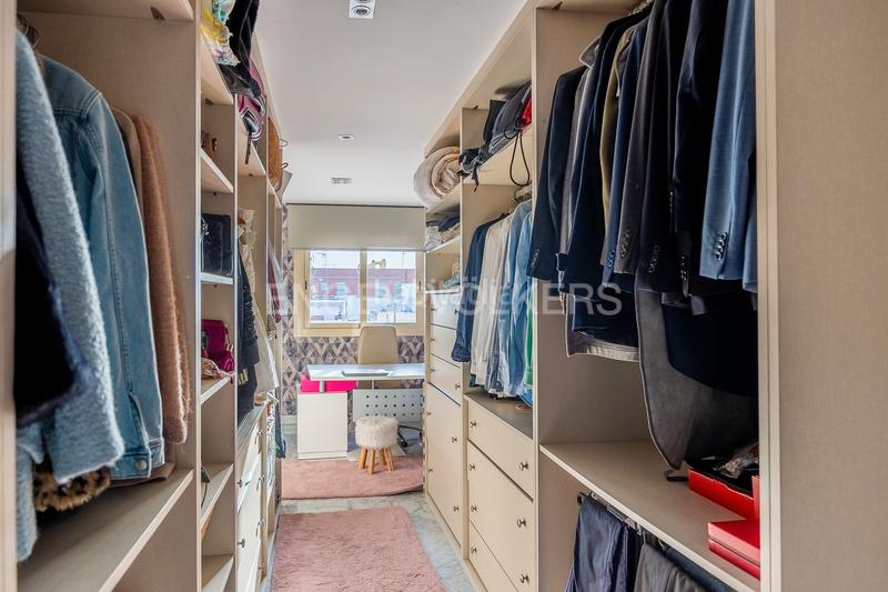 Foto 467ac3f5-e30d-4a20-a18f-631546e63a35. Apartament amb calefacció aparcament a Barrio del Nervión Sevilla