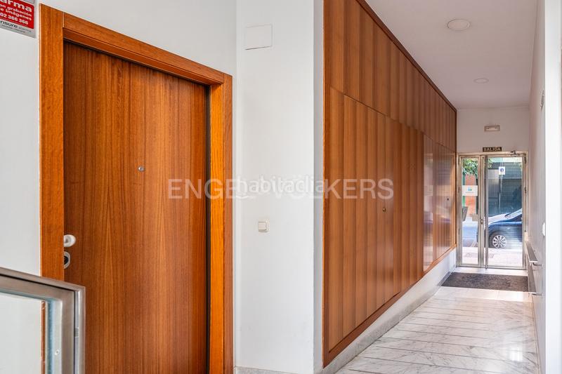 Foto 7b63cd2a-1247-41e4-a508-eb445f45a4f0. Apartament amb calefacció aparcament a Barrio del Nervión Sevilla