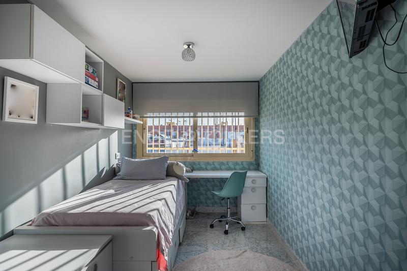 Foto bd293555-93a6-459c-bdd5-519f318cff0a. Apartament amb calefacció aparcament a Barrio del Nervión Sevilla