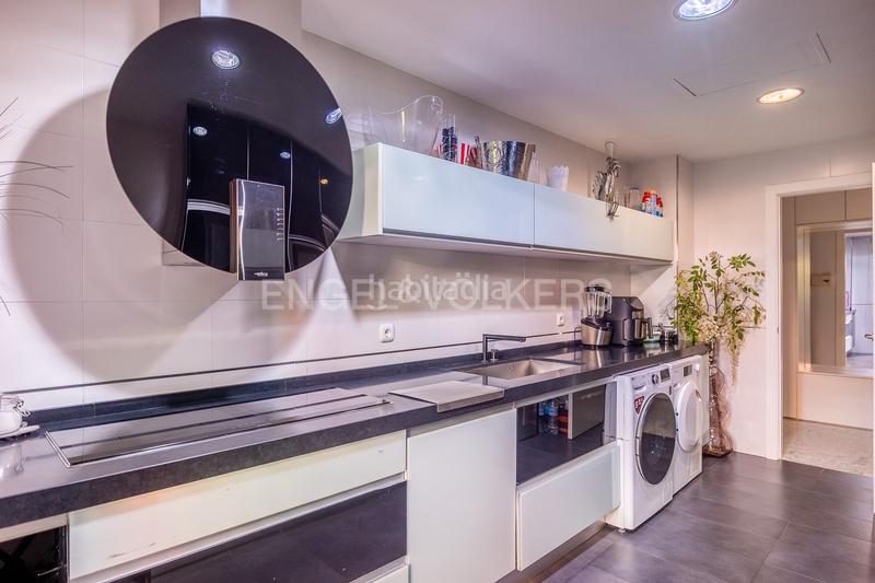 Foto cf04688e-aa5b-4e9f-b867-9b2d945384bc. Apartament amb calefacció aparcament a Barrio del Nervión Sevilla