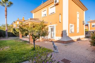 Casa in Olivar de Quintos. Hogar con alma en una de las zonas más agradables de montequinto