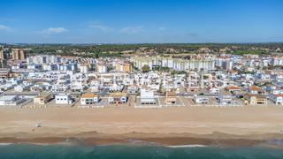 Masia a La Antilla. Villa con alma junto a la playa en la antilla.