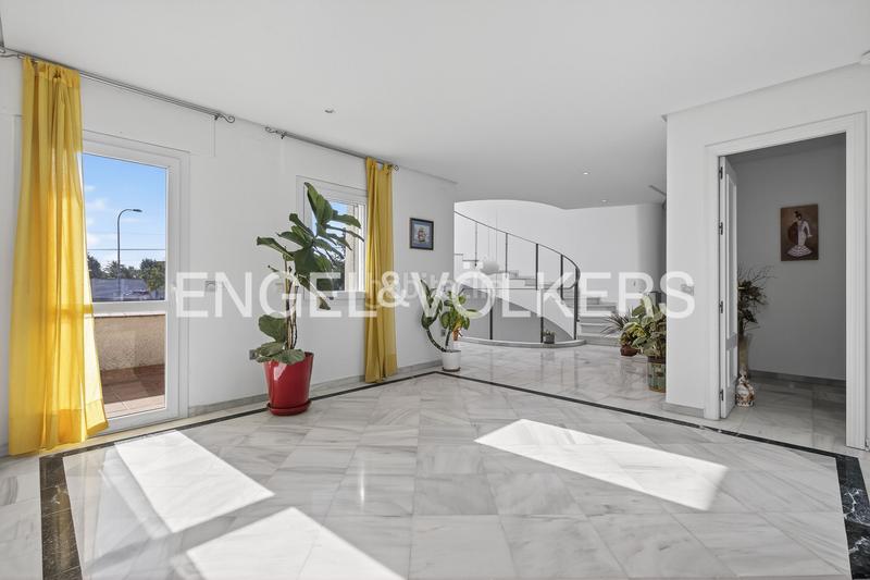 Foto ac0fab2c-feb2-4d6b-b463-8cb76177700a. Haus mit heizung pool in La Motilla - Fuente del Rey Dos Hermanas