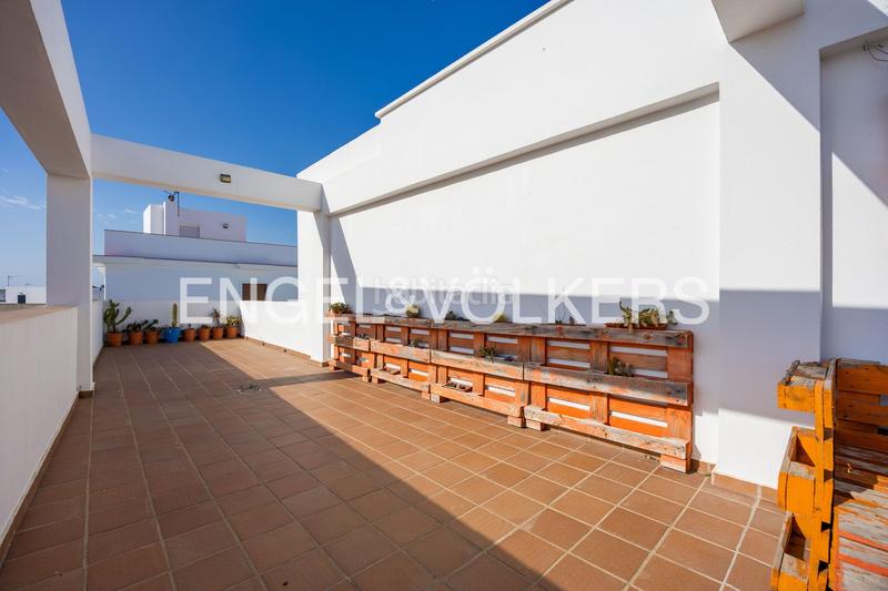 Foto fe6673c2-ad38-42a2-bf8b-e66a0a7c772b. Àtic amb calefacció aparcament a Conil Conil de la Frontera