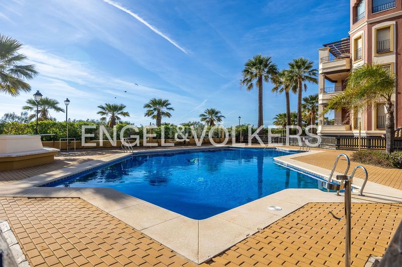 Foto 3d46604e-1806-4a36-bb3d-06483ff29cef. Attico con riscaldamento parcheggio piscina in Punta del Moral Ayamonte