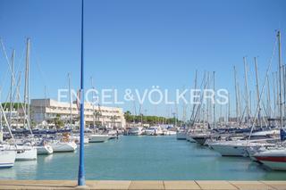 Apartament a Plaza de Toros - Ayuntamiento. Vivir frente al mar, exclusivo apartamento en la marina de puert