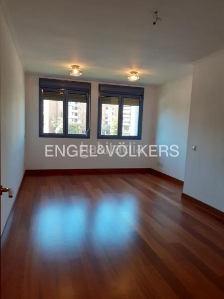 Foto 351ae57f-6b04-4223-b6ad-ab1a83c79eb9. Alquiler apartamento exclusividad en el prado de san sebastián en Sevilla