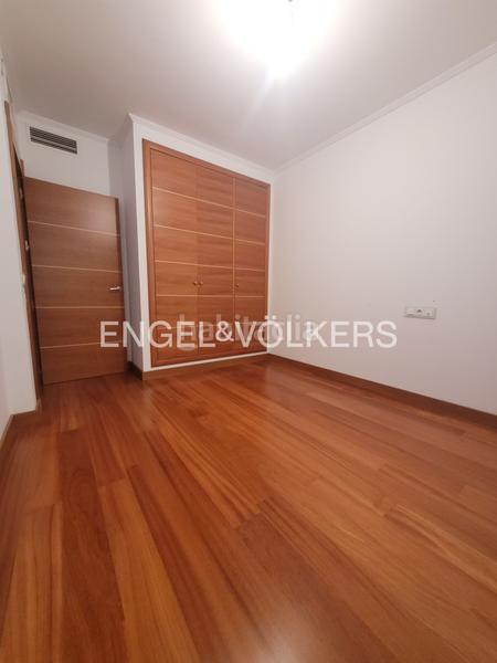 Foto 827a60b7-1471-4471-9677-e7fe9c880240. Location appartement avec chauffage parking dans San Bernardo Sevilla